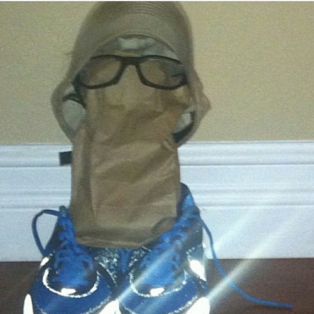 Meet your Posher, The Paper bag